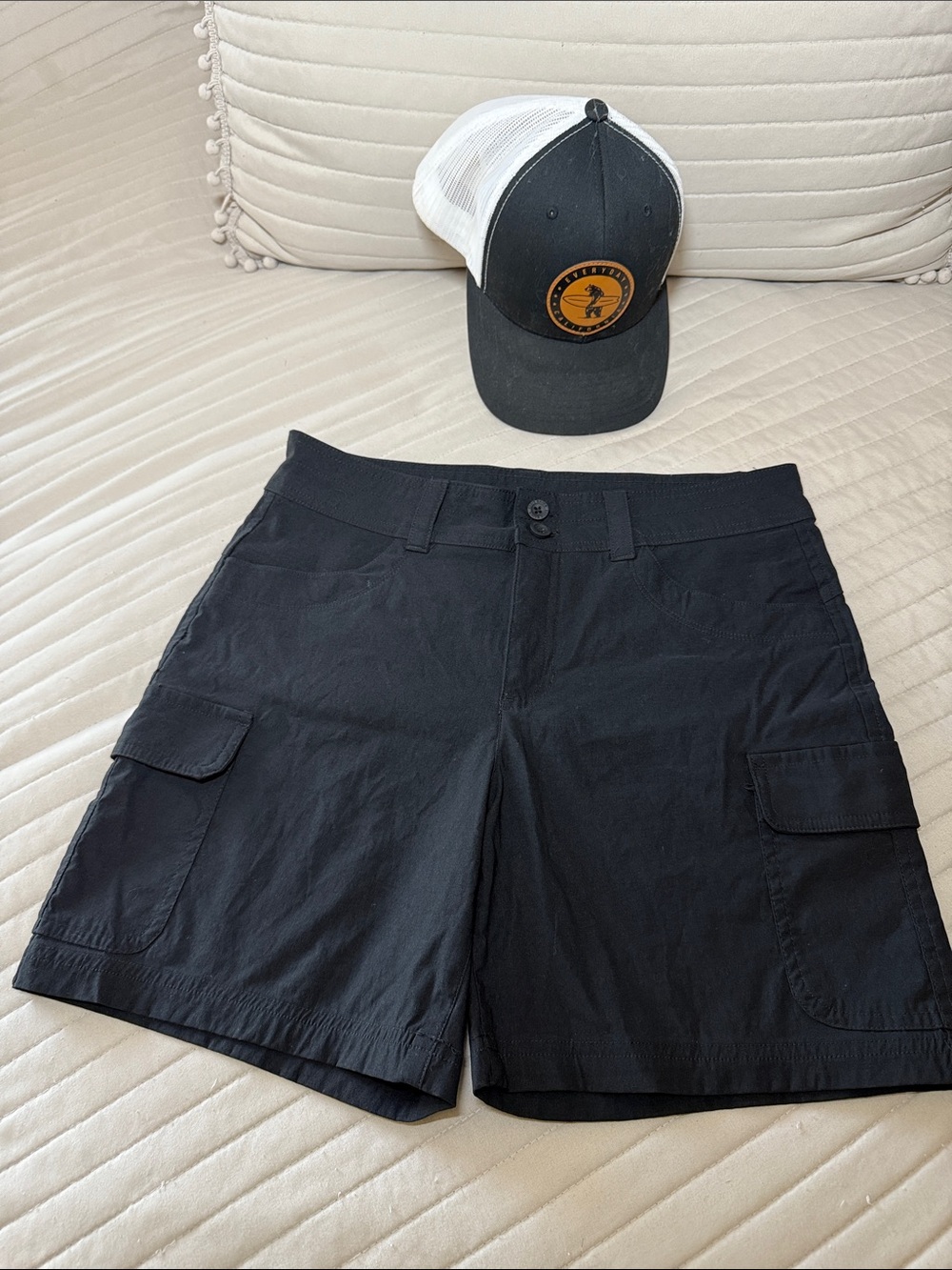 Eddie Bauer women’s Black Cargo Bermuda Shorts size 6